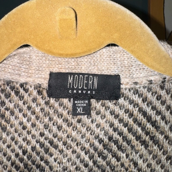 Modern Canvas Sweater Cardigan - Size XL - Few snags - Picture 4 of 4